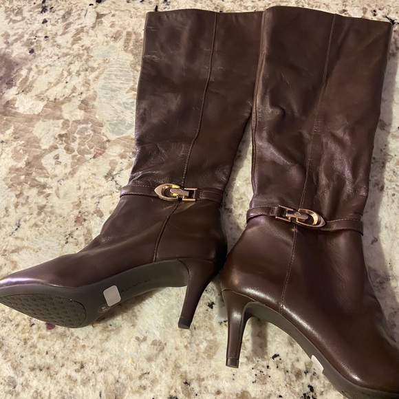 Brown boots - Picture 2 of 4